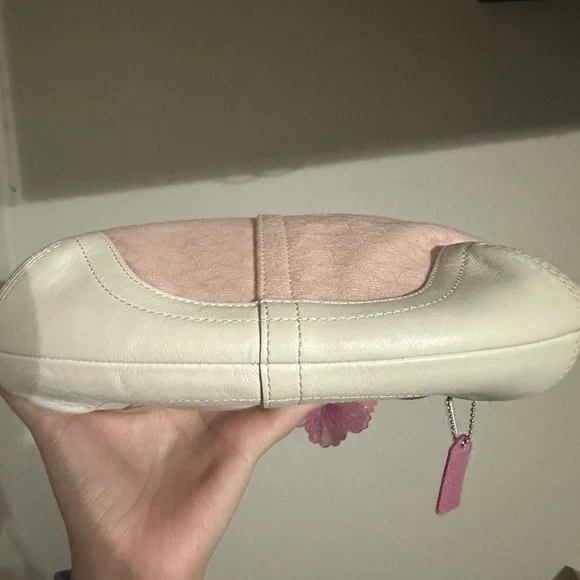 COACH Hobo Mini Signature One-Shoulder Bag Pink Leather Canvas
6351 - Picture 5 of 9